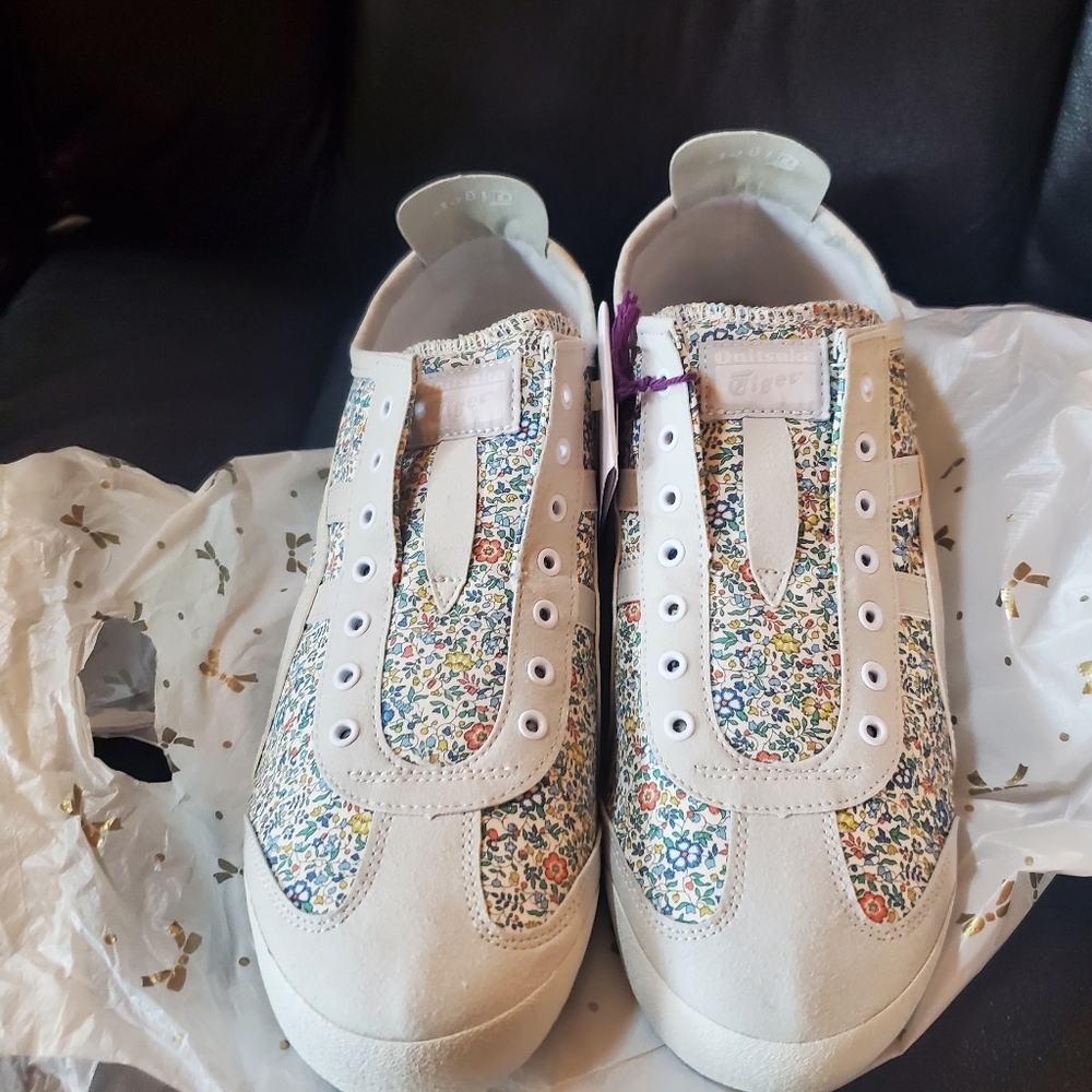 Ladies shoes